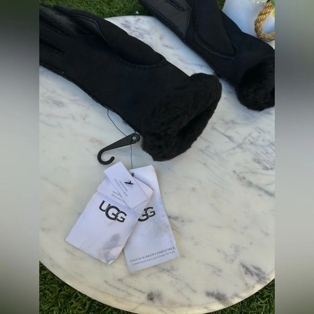 UGG Seamed Touchscreen Compatible Genuine Shearling Gloves black  $178 NEW